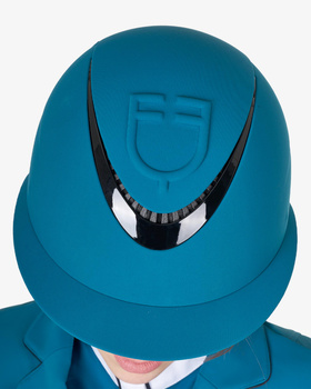 Kask jeździecki z szerokim daszkiem Equestro Embossed logo