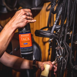 Spray do czyszczenia skór Carr & Day & Martin Belvoir Tack Cleaner (Step 1)