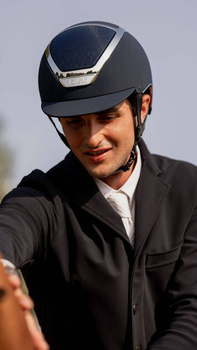 Kask ze standardowym daszkiem KASK Dogma Chrome