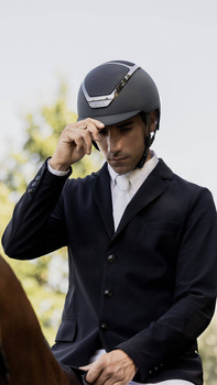 Kask ze standardowym daszkiem KASK Dogma Chrome