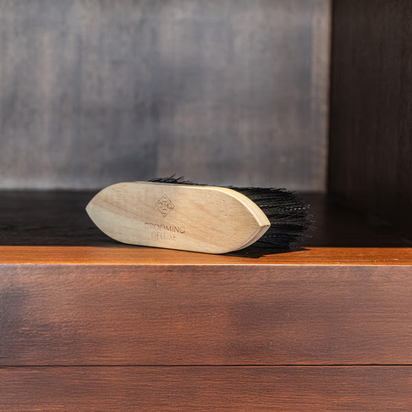 Szczotka do usuwania brudu i luźnej sierści Grooming Deluxe Middle Hard