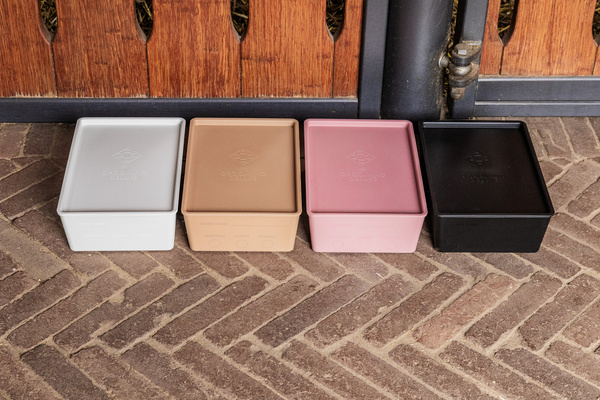 Pojemnik na paszę z pokrywką Grooming Deluxe