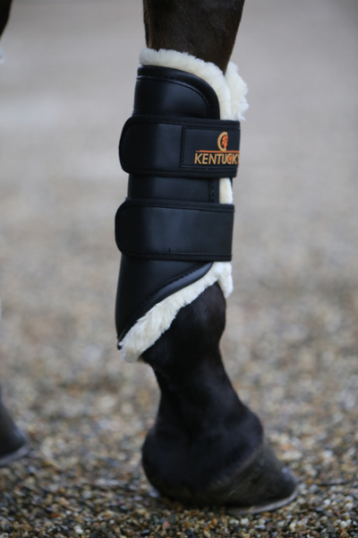 Ochraniacze ujeżdzeniowe z futrem na tylne nogi Kentucky Horsewear Turnout Boots Leather