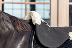 Podkładka pod siodło obszyta futrem syntetycznym Kentucky Horsewear Sheepskin IMPACT EQUALIZER 10MM