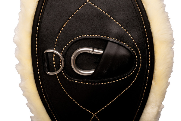 Popręg anatomiczny z futrem Kentucky Horsewear Sheepskin Anatomic Girth