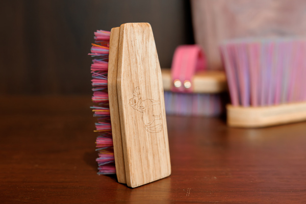 Twarda szczotka do czyszczenia z błota i zabrudzeń Kentucky Horsewear Sammy Kids Hard Brush Unicorn