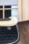 Podkładka pod siodło obszyta futrem syntetycznym Kentucky Horsewear Sheepskin IMPACT EQUALIZER 10MM