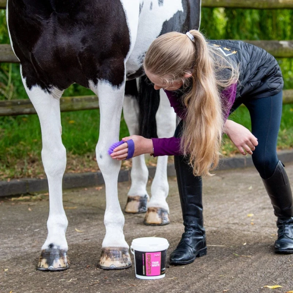 Puder wybielający NAF Brighter Than White