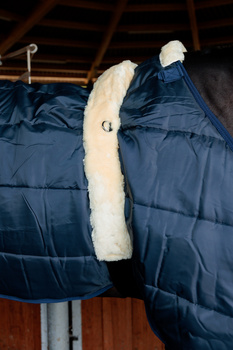 Pas do karuzeli i lonżowania z futrem syntetycznym Kentucky Horsewear Sheepskin Nylon Walker Girth