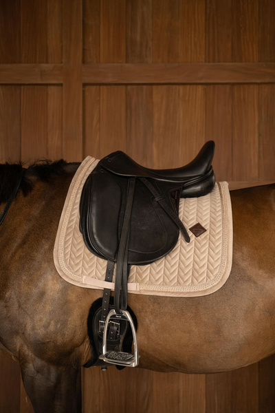 Czaprak ujeżdżeniowy Kentucky Horsewear Velvet Fishbone Plaited Glitter Rope