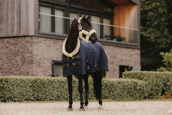 Derka stajenna Kentucky Horsewear Show Rug Logo 160g