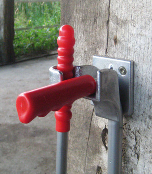 Uchwyt do mocowania zestawu sprzątającego Waldhausen