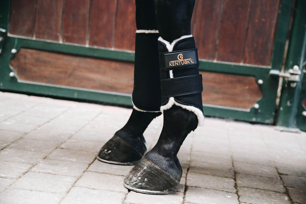 Ochraniacze treningowe z futrem na przednie nogi Kentucky Horsewear Turnout Boots Solimbra