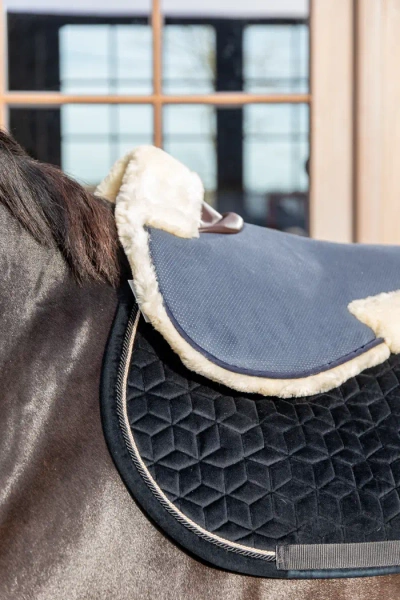 Podkładka pod siodło Kentucky Horsewear Sheepskin Half Pad Absorb
