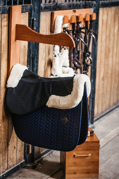 Wieszak na dwa siodła Grooming Deluxe