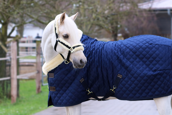 Derka stajenna Kentucky Horsewear Show Rug Logo 160g