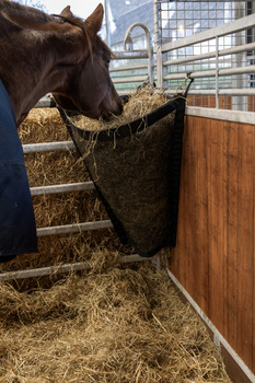 Siatka narożna na siano dla konia Kentucky Horsewear Hay Bag Corner