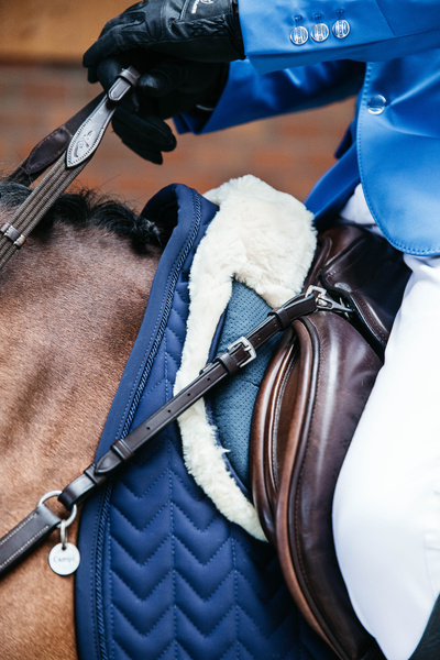 Podkładka pod siodło z futrem syntetycznym Kentucky Horsewear Sheepskin Half Pad Absorb