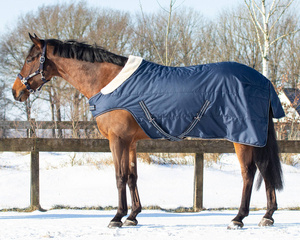 Derka stajenna z wycięciem na łopatki QHP Shoulder Cut Out 200g