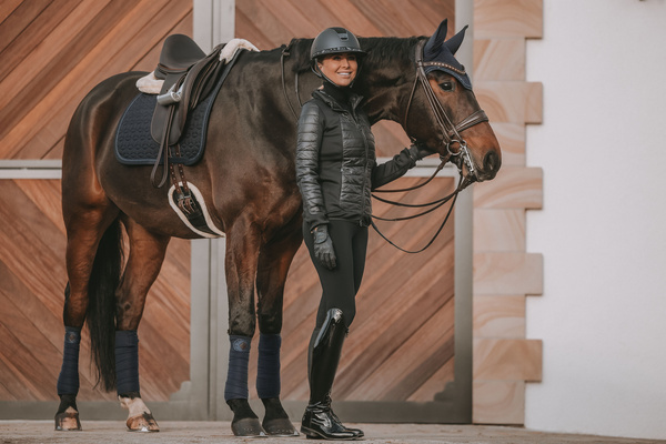 Podkładka pod siodło obszyta futrem syntetycznym Kentucky Horsewear Sheepskin IMPACT EQUALIZER 10MM