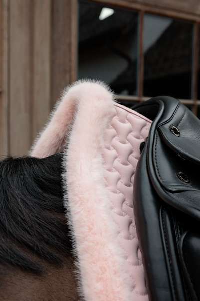 Czaprak ujeżdżeniowy Kentucky Horsewear Fake Fur
