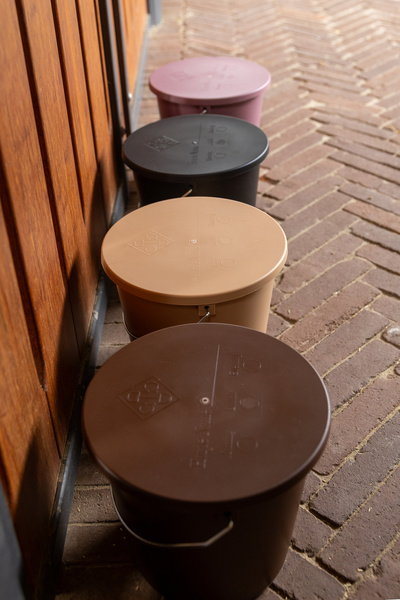 Pojemnik na paszę z pokrywką Grooming Deluxe 5L