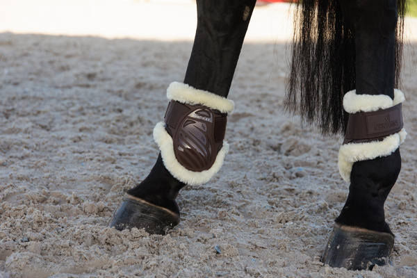 Ochraniacze tylne z futrem Kentucky Horsewear Young Horse TPU