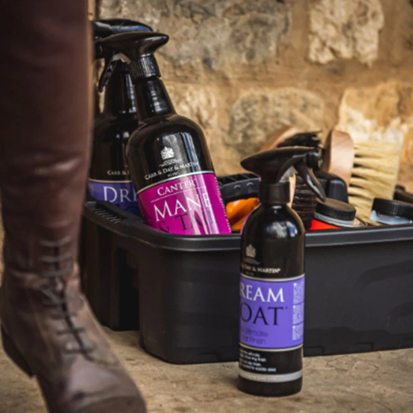 Spray nabłyszczający do sierści, grzywy i ogona Carr & Day & Martin Dreamcoat