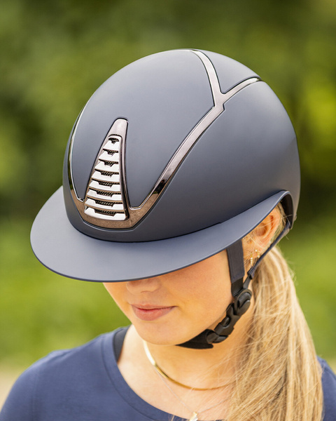 Kask jeździecki z szerokim daszkiem QHP Toledo Polo