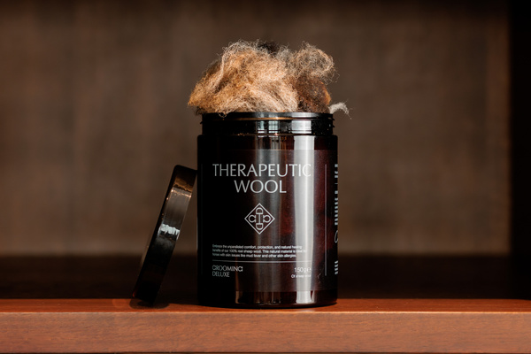 Terapeutyczna wełna owcza do leczenia skóry, obrzęków i wsparcia ścięgien konia Grooming Deluxe Therapeutic Wool 150 g