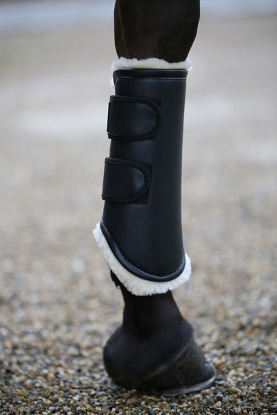 Ochraniacze ujeżdzeniowe z futrem na tylne nogi Kentucky Horsewear Turnout Boots Leather