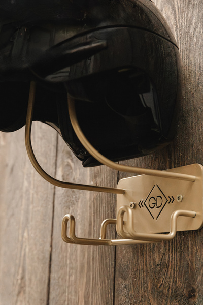 Wieszak na kask z dwoma haczykami Grooming Deluxe