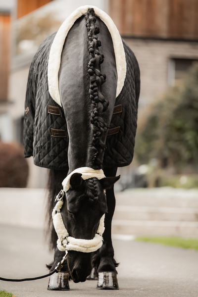 Kantar obszyty w całości syntetycznym futrem Kentucky Horsewear Sheepskin Shipping