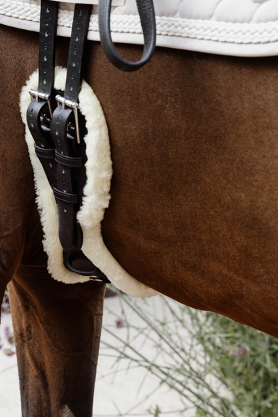 Popręg ujeżdżeniowy z futrem Kentucky Horsewear