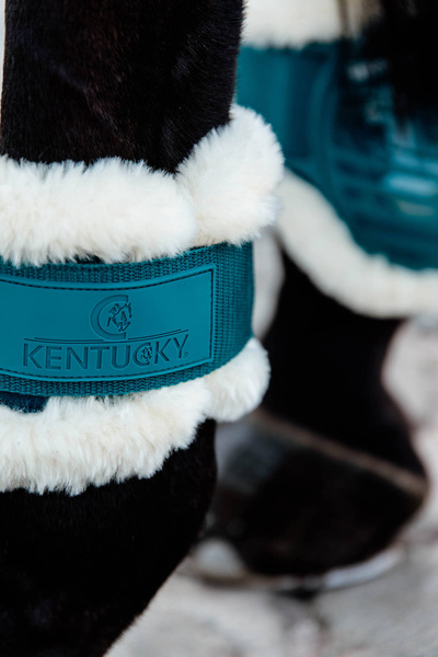 Ochraniacze tylne z futrem Kentucky Horsewear Young Horse TPU - SZMARAGDOWE