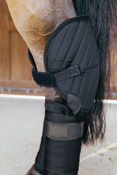 Podkładki pod owijki z ochroną stawu skokowego Kentucky Horsewear Transport Stable Bandage Pad with Hock Protection