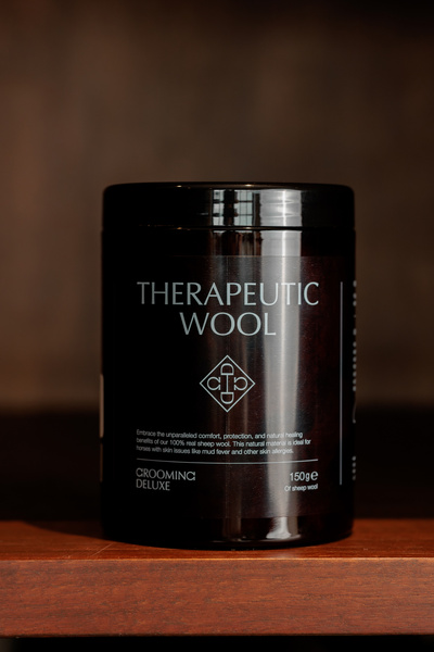 Terapeutyczna wełna owcza do leczenia skóry, obrzęków i wsparcia ścięgien konia Grooming Deluxe Therapeutic Wool 150 g