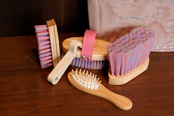 Szczotka do usuwania kurzu i wykończenia Kentucky Horsewear Sammy Kids Body Brush Unicorn