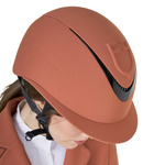 Kask jeździecki z szerokim daszkiem Equestro Embossed logo