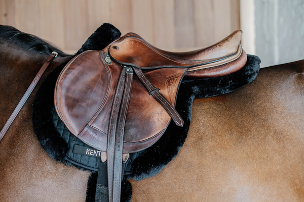 Czaprak wszechstronny Kentucky Horsewear Hunter Vegan Sheepskin