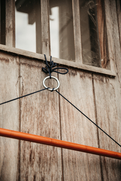 Wieszak na czapraki Grooming Deluxe Saddle Pad Holder Luxe