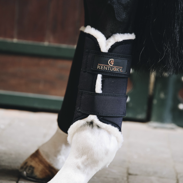 Ochraniacze treningowe z futrem na tylne nogi Kentucky Horsewear Turnout Boots Solimbra