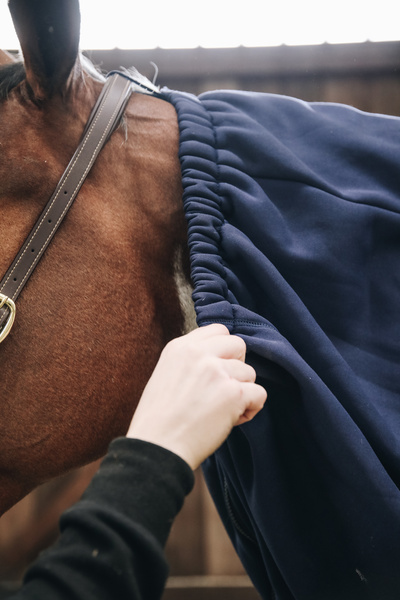 Kaptur osuszający dla konia Kentucky Horsewear Cooler Fleece Horse Scarf