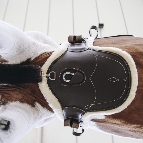 Popręg crossowy z fartuchem i futrem syntetycznym Kentucky Horsewear Sheepskin Short Stud Girth