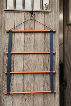 Wieszak na czapraki Grooming Deluxe Saddle Pad Holder Luxe