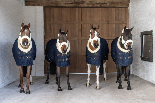 Derka stajenna Kentucky Horsewear Show Rug Logo 160g