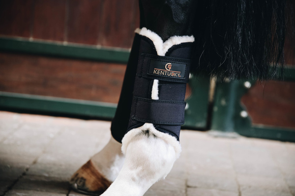 Ochraniacze treningowe z futrem na przednie nogi Kentucky Horsewear Turnout Boots Solimbra