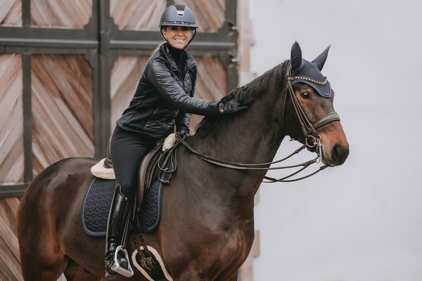 Podkładka pod siodło obszyta futrem syntetycznym Kentucky Horsewear Sheepskin IMPACT EQUALIZER 10MM