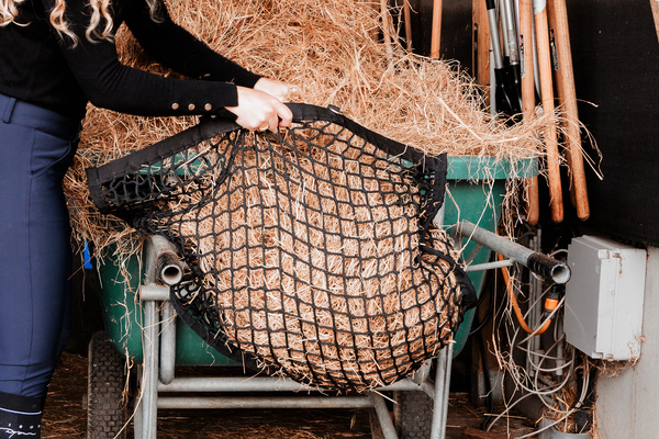 Siatka na siano z drobnymi oczkami Grooming Deluxe Haynet Easy Fill