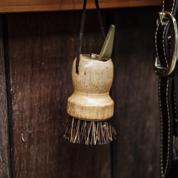 Kopystka ze szczotką Grooming Deluxe